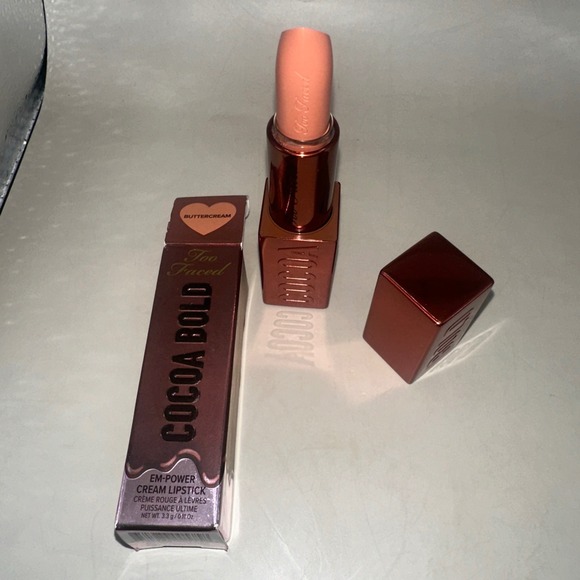 Too Faced Cocoa Bold EM-Power Cream Lipstick BUTTERCREAM - Picture 1 of 3